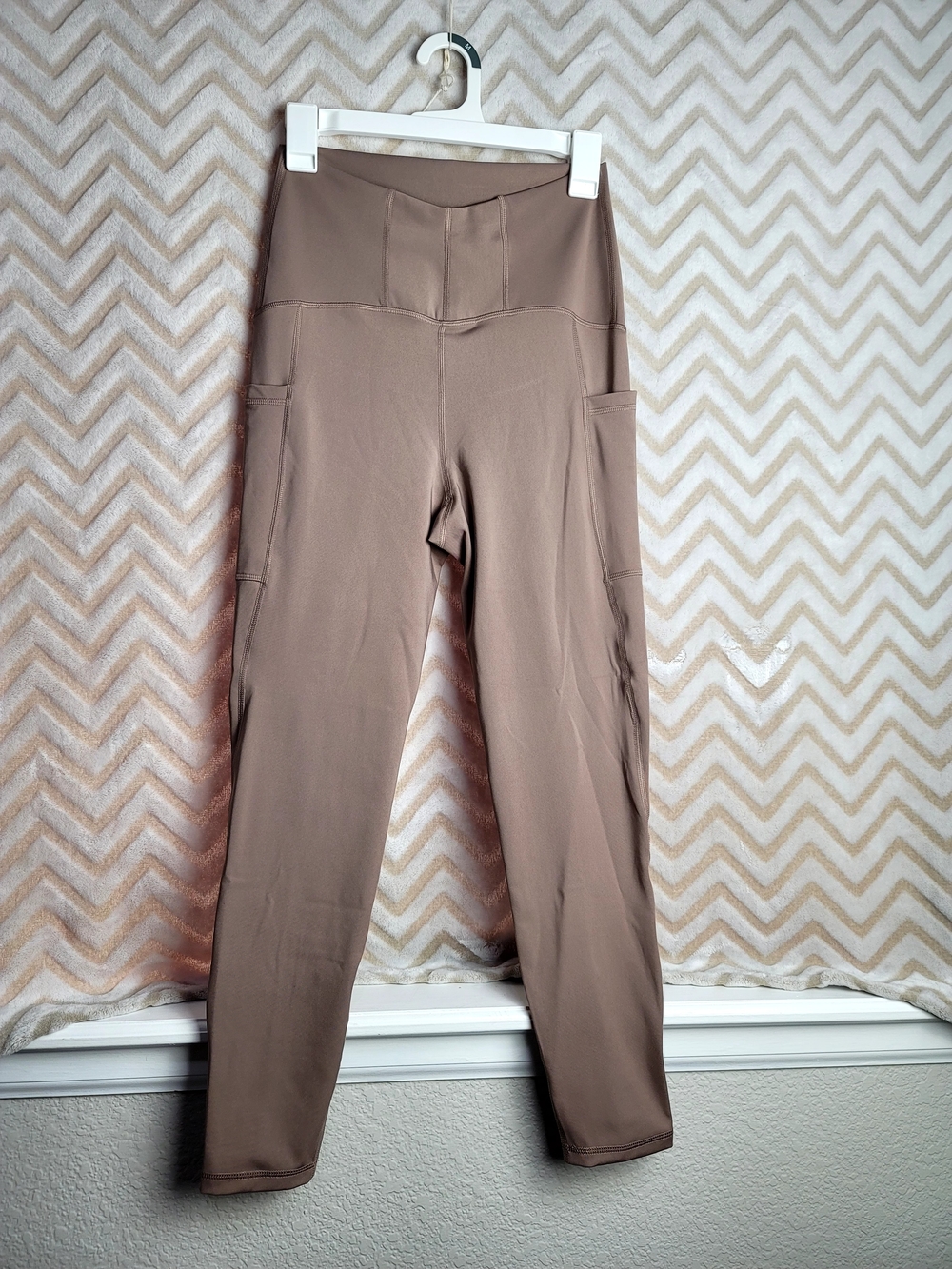 Ingrid & Isabel Taupe High-Waist Pocket Leggings